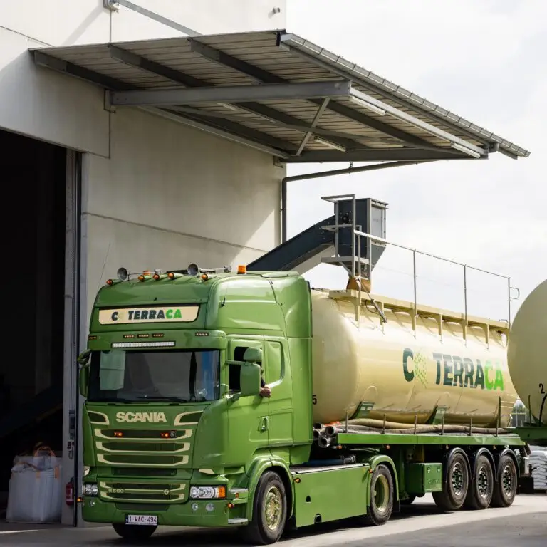 JDC Lava-Substrate Aalter - Laden silowagens aan loods