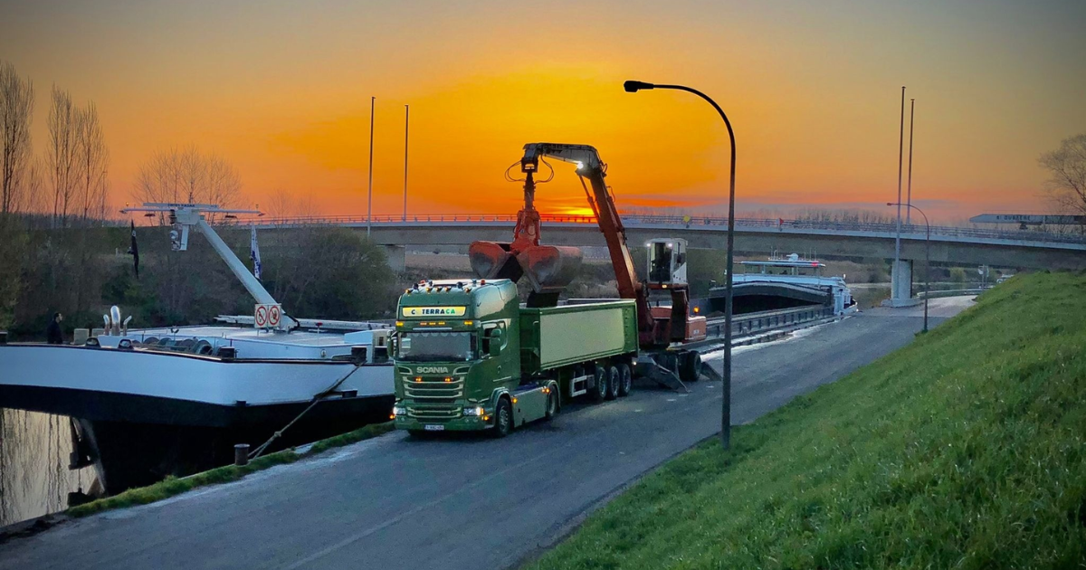 JDC Lava-Substrate - Lossen boot kade met kraan kade Aalter